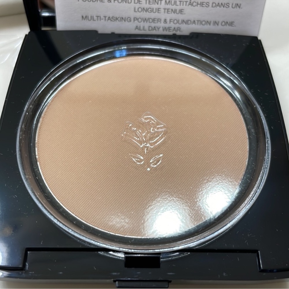 Lancome dual finish Amande 111